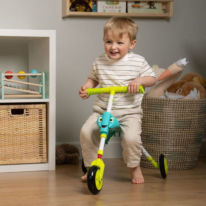 xe-choi-chan-bo-xanh-3-banh-scuttle-bug-xl-ride-on-8555-09