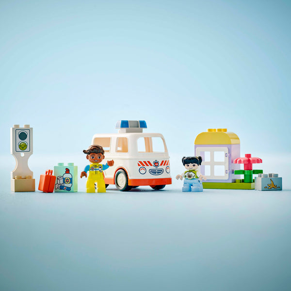 xe-cuu-thuong-tai-xe-lego-duplo-10447-06