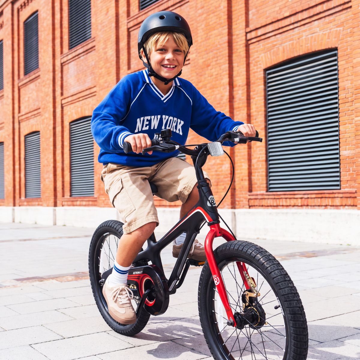 Chipmunk Astro 18 Inch Kids' Bicycle Black BIKE CM18-35P/BLA