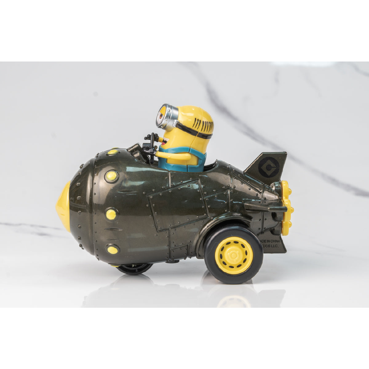 xe-ten-lua-minions-co-chay-chon-minions-7192-05