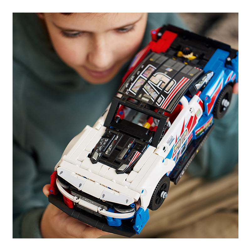 Đồ Chơi Lắp Ráp Xe Đua Nascar Chevrolet Camaro Zl1 LEGO TECHNIC 42153