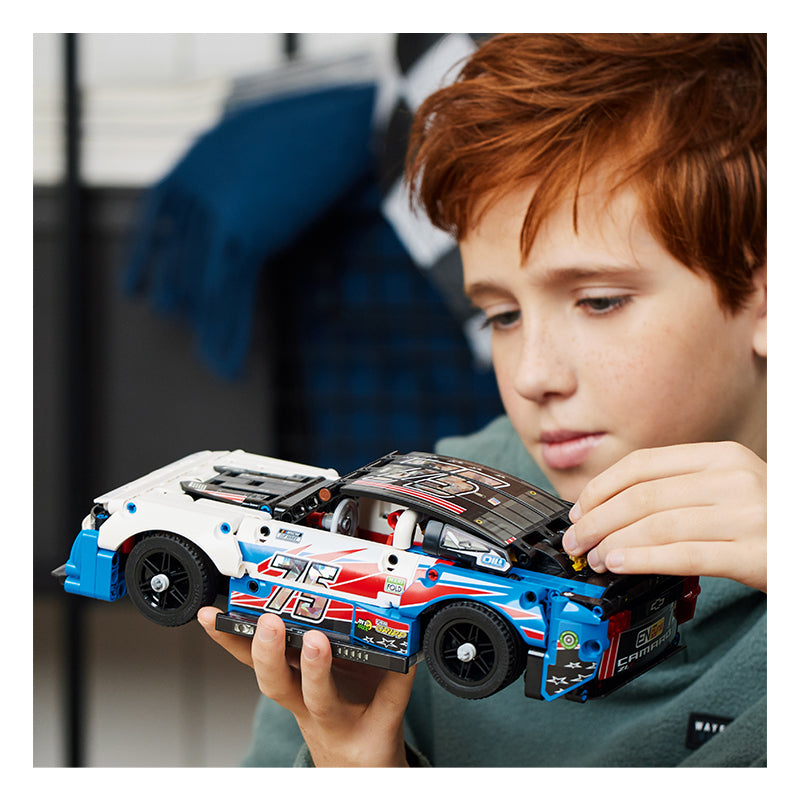 Đồ Chơi Lắp Ráp Xe Đua Nascar Chevrolet Camaro Zl1 LEGO TECHNIC 42153