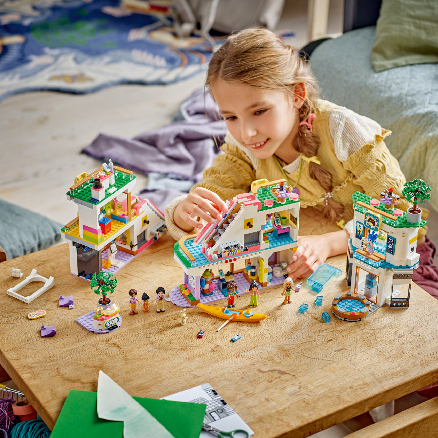 LEGO FRIENDS 42604 Heartlake City Shopping Center assembly toy
