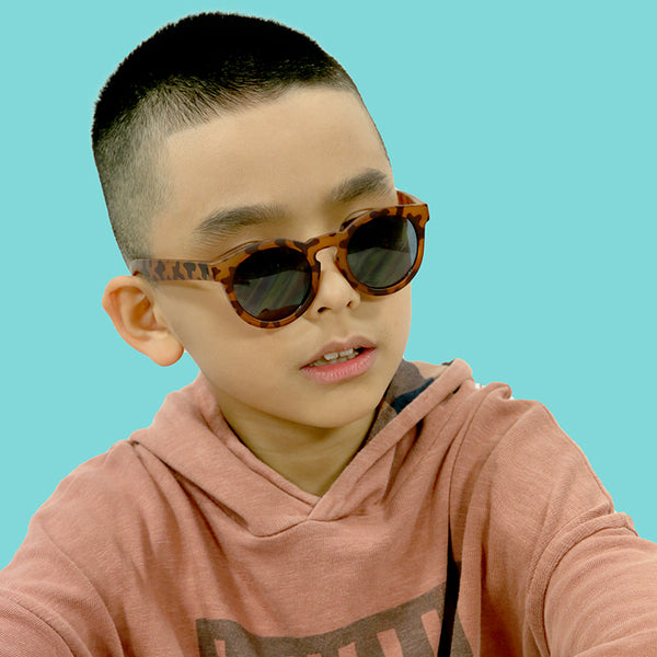 kinh-mat-phong-cach-tortoise-4chiche-03