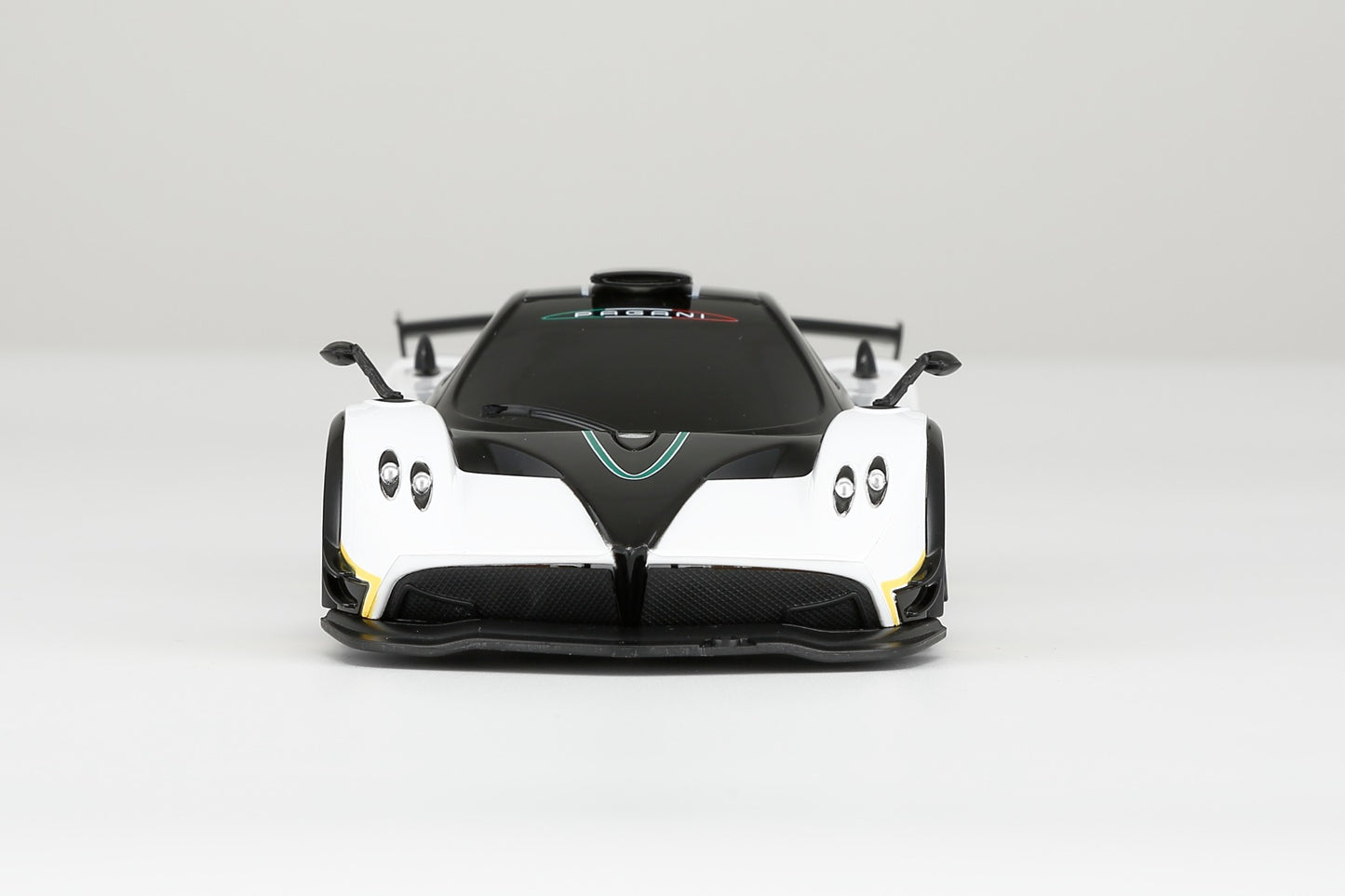 Xe R/C 1:24 Pagani Zonda R màu Trắng RASTAR R38010