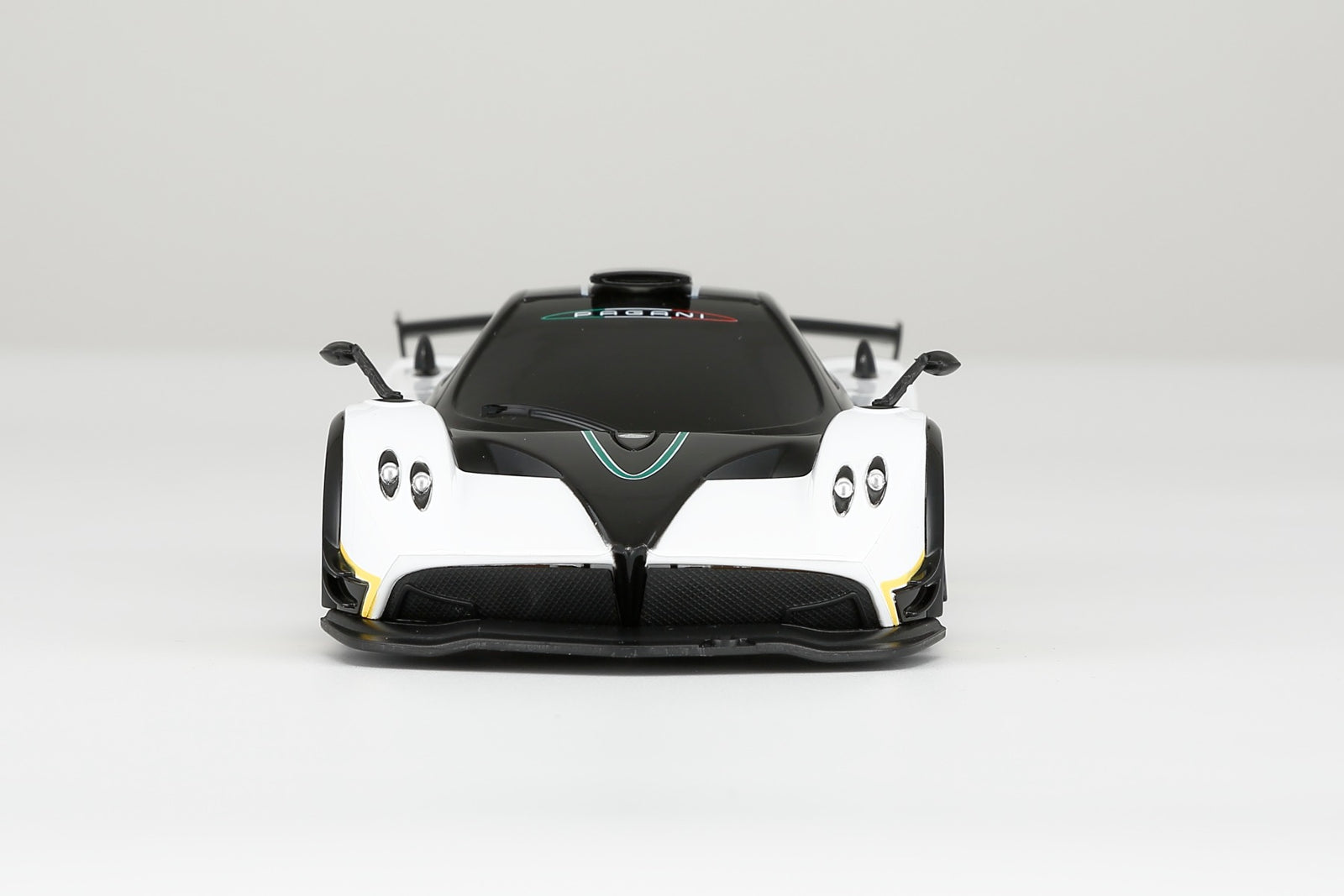 xe-r-c-1-24-pagani-zonda-r-mau-trang-r38010-05