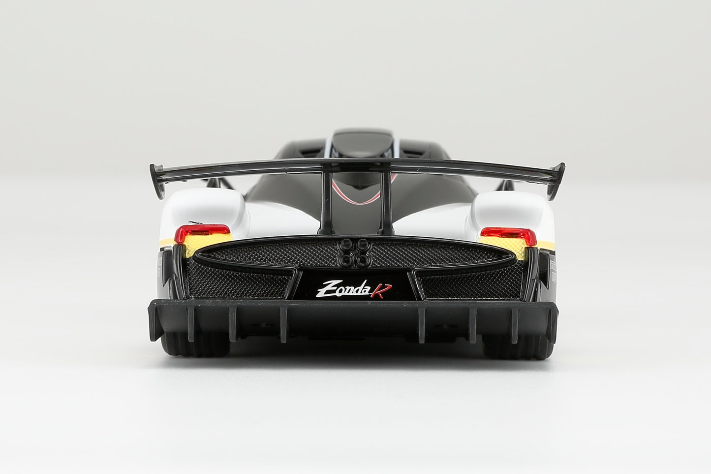 Xe R/C 1:24 Pagani Zonda R màu Trắng RASTAR R38010