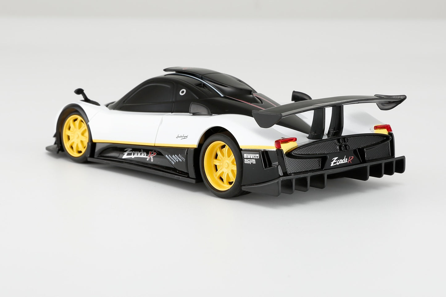 Xe R/C 1:24 Pagani Zonda R màu Trắng RASTAR R38010