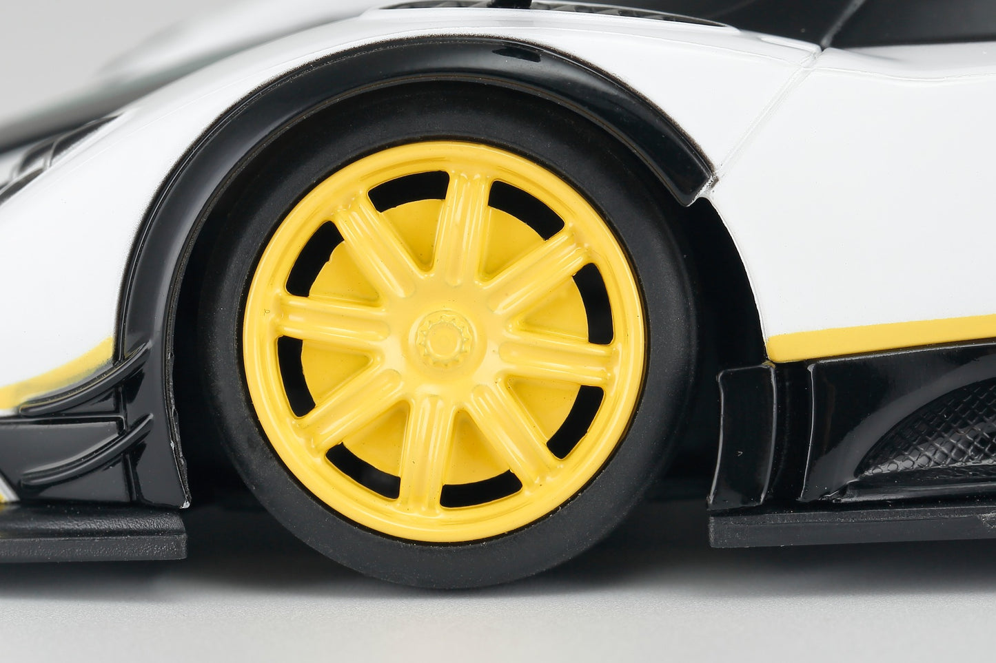 Xe R/C 1:24 Pagani Zonda R màu Trắng RASTAR R38010